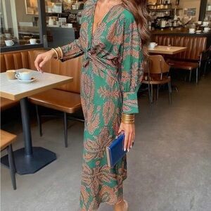 Elegant Green Paisley Maxi Dress